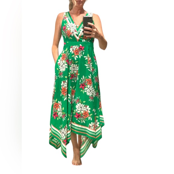 Vince Camuto A line handkerchief hem floral dress. Women’s size 2. - Picture 5 of 6